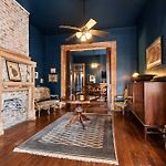 Historic Villa Steps From French Quarter