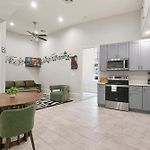 Luxury Art Suite In Nola Cbd