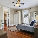 Treme 1Br French Qtr Medical Corridor