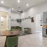 Luxury Art Suite In Nola Cbd