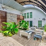 Private Pool - Massive Game Room & Living-Dining Space - The Moon Bywater Villa