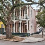 Historic Villa Steps From French Quarter