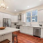 Classy Upscale Villa Perfect Uptown Location
