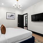 Eleven48 Hotel