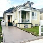 Prime Uptown Villa With Backyard And Ev Parking