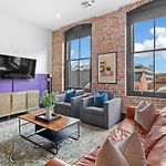 Prime Suite Location Gym Gameroom Rooftop Pool Hotel