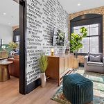 Downtown Suites 4Bd 4Ba 2 Living Rooms And Kitchens Hotel