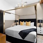 Spa Suite Bath Rooftop Pool Bbq Gym Hotel
