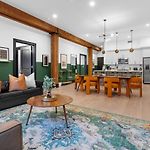 Full Of Character Suite With So Many Amenities Hotel