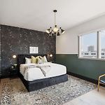 Downtown Corner Penthouse W Private Terrace Suite Hotel