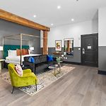 Prime Location King Bed Suite Gym Rooftop Pool Hotel