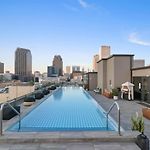 2Br 2Ba Suite Rooftop Pool Gym Gameroom Hotel