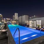 2Br 2Ba Suite Rooftop Pool Gym Game Room Hotel
