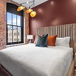 2Br 2Ba Suite Rooftop Pool Gym Game Room Hotel