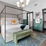 2Br 2Ba Suite Downtown Hotel Rooftop Pool