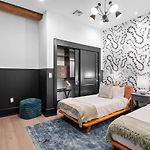 Luxury 2 Bedroom Downtown Suite