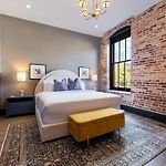 Luxury Suite Rooftop Pool Walk-French Qtr Hotel