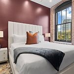 Prime Downtown Suite Location Heated Pool Gym Hotel