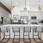 Stylish Suites W Rooftop Amenities Downtown Hotel