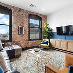 Rooftop Pool Ping Pong Location Suite