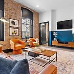 Modern Comfort Suite Pool Gym Luggage Lockers Hotel