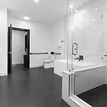 Spa Bath Rooftop Pool Bbq Gameroom Hotel Suite