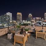 Downtown Suite With Rooftop Pool Game Room & Gym