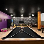 2Br 2Ba Suite Rooftop Pool Gym Gameroom Hotel