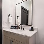 Prime Downtown Suite Location Heated Pool Gym Hotel