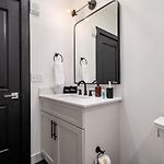 Spacious Downtown Suite Sleeper Sofa Hotel