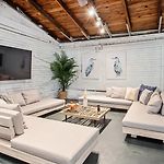 Opulent Expansive Unit Heated Pool And Spa
