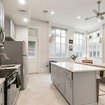 The Melody Master Suite In The Heart Of Nola