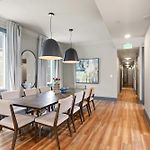Luxe Sunlit Home Heated Pool & Near Cbd