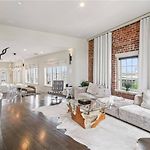 Penthouse 2Bedrooms And Living