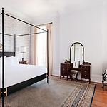 Henry Howard Hotel