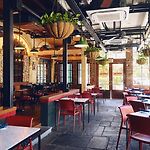 St Charles Inn, Superior Hotel