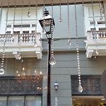 A Good Little House/ Une Maisonette Bien