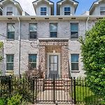 Spacious Loft-Style 3Br Townhouse By Hosteeva