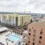 Sunny Canal Street Suites By Sonder