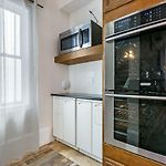 Spacious 4Br Condo On Carondelet Near All Hot Spo