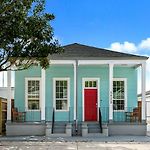Cozy And Charming House With Luxury Amenities