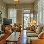 Walk To River, Tram & Zoo: Classic Nola Home!