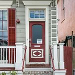 Cozy And Charming House Close To St Charles Ave