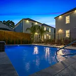 Spacious 5 Bedroom Retreat - Pool - Near It All!