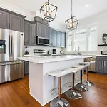Hosteeva Brand New With A Pool Steps To St Charles Ave New Orleans