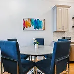 Modern 5 Bedroom - Large Pool - Near Everything New Orleans