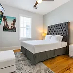Modern 5 Bedroom - Large Pool - Near Everything Apartment *