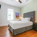 Hosteeva Brand New With A Pool Steps To St Charles Ave Apartment