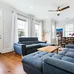 Apartment Hosteeva Brand New With A Pool Steps To St Charles Ave