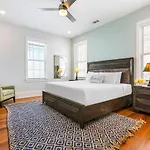 Hosteeva Brand New With A Pool Steps To St Charles Ave *